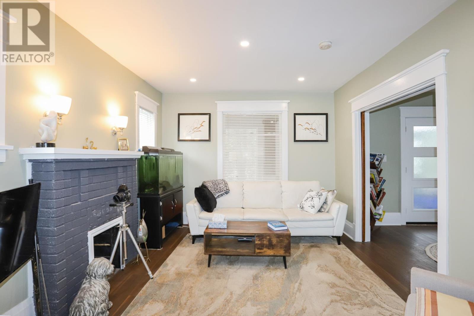 951 Wellington ST - 6