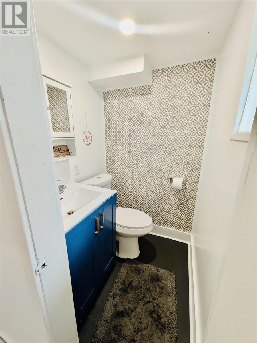 951 Wellington ST - 44