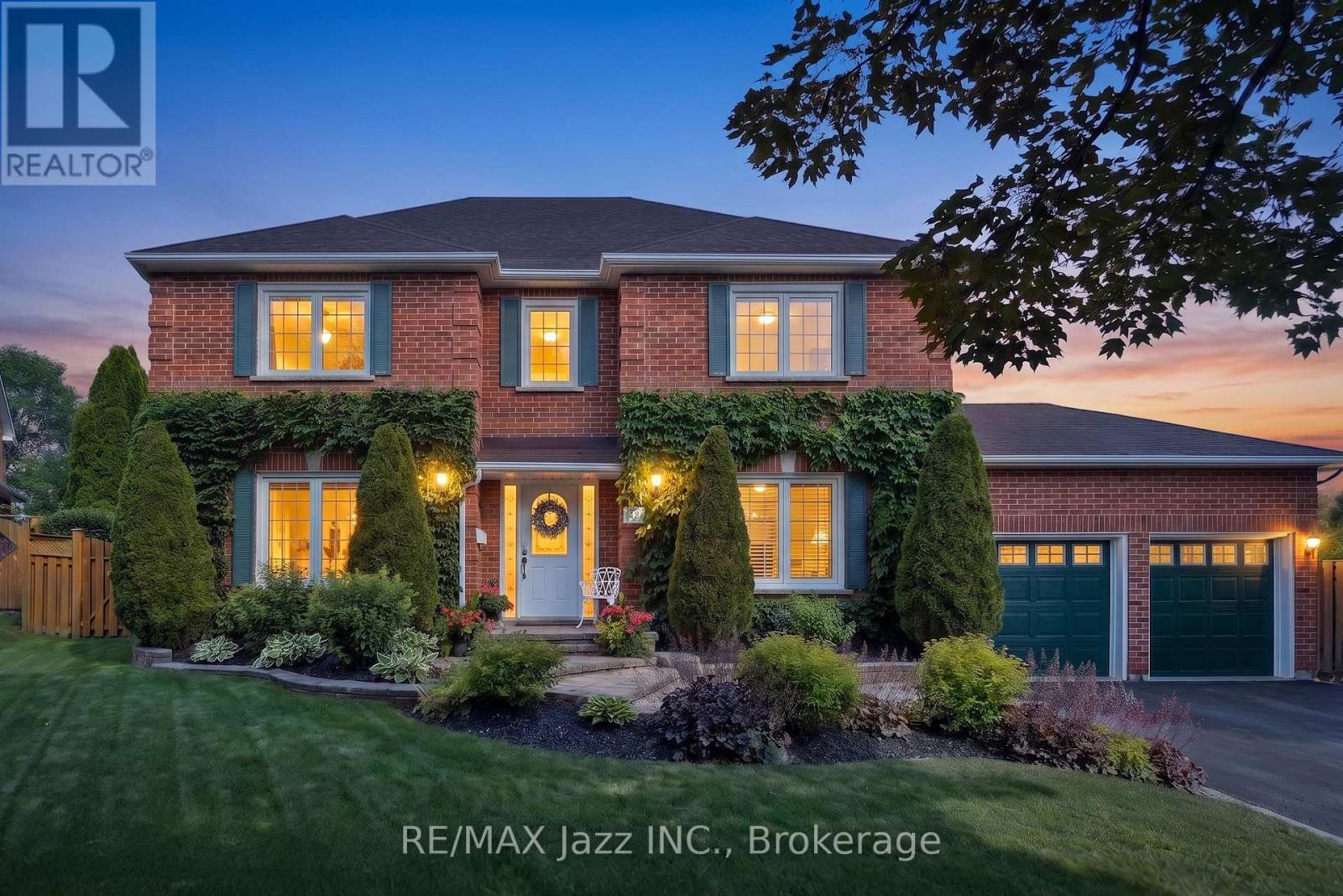 48 BUTTERFIELD CRESCENT - 1