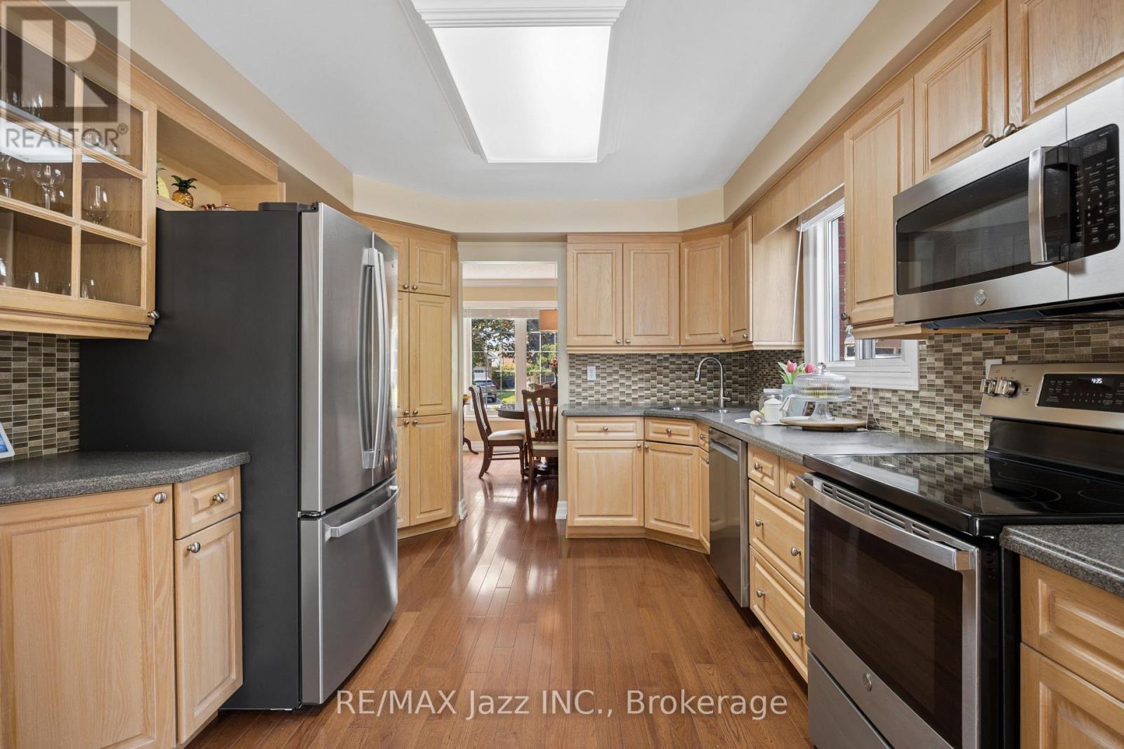 48 BUTTERFIELD CRESCENT - 12