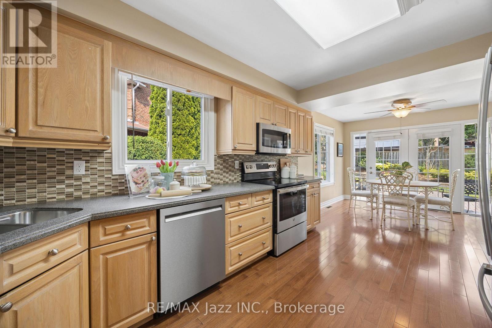 48 BUTTERFIELD CRESCENT - 13