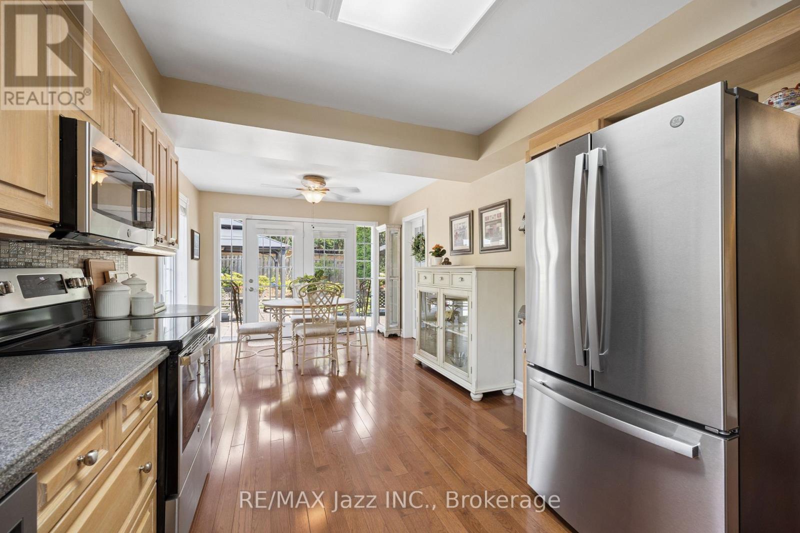 48 BUTTERFIELD CRESCENT - 14