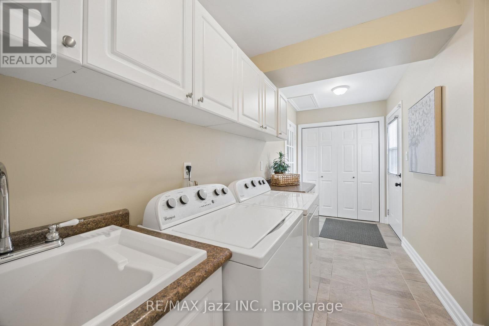 48 BUTTERFIELD CRESCENT - 17