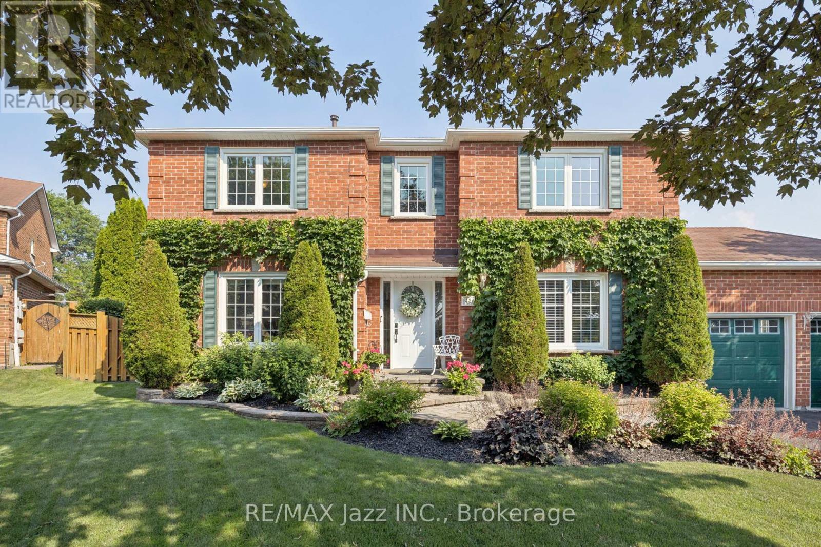 48 BUTTERFIELD CRESCENT - 2