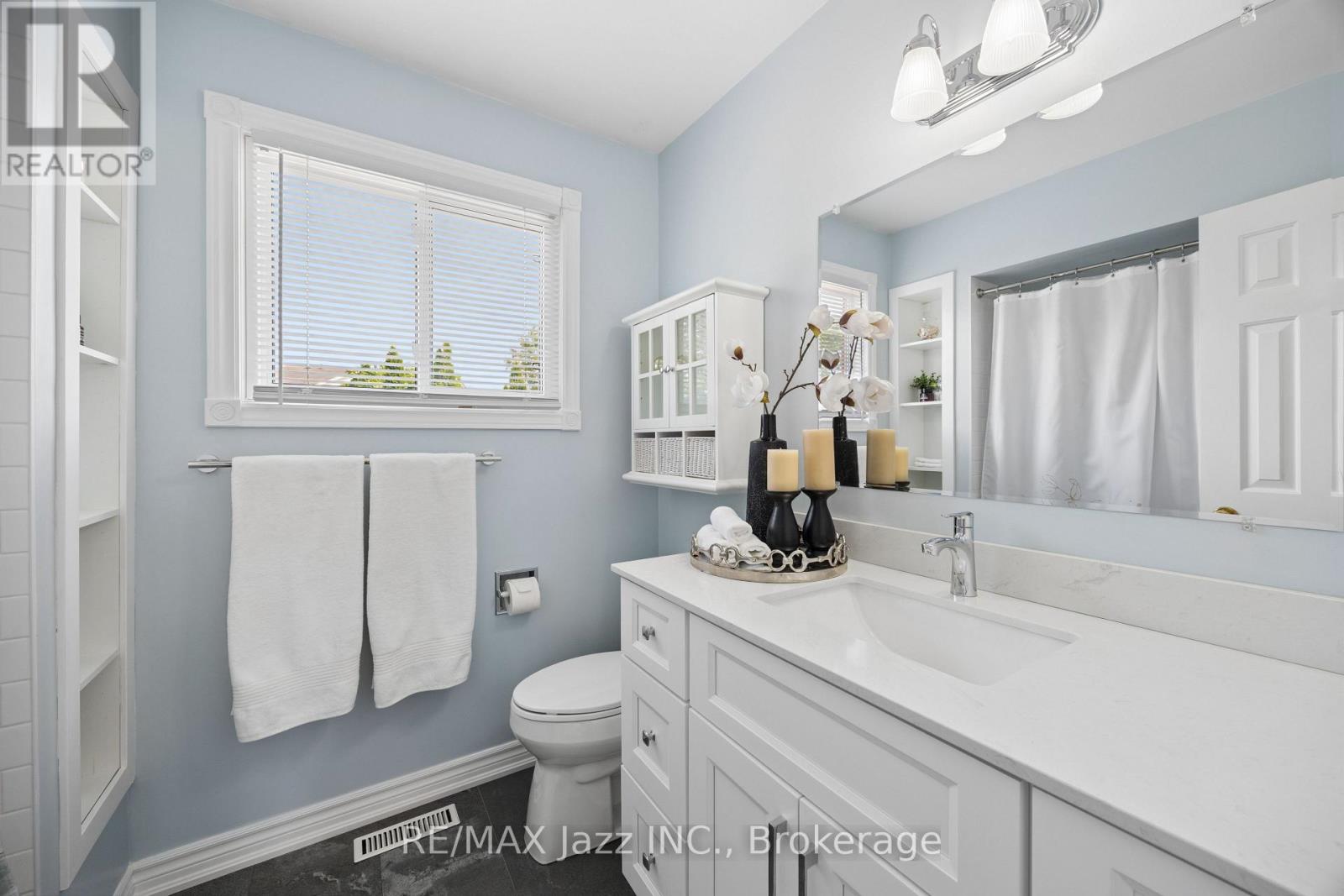48 BUTTERFIELD CRESCENT - 25