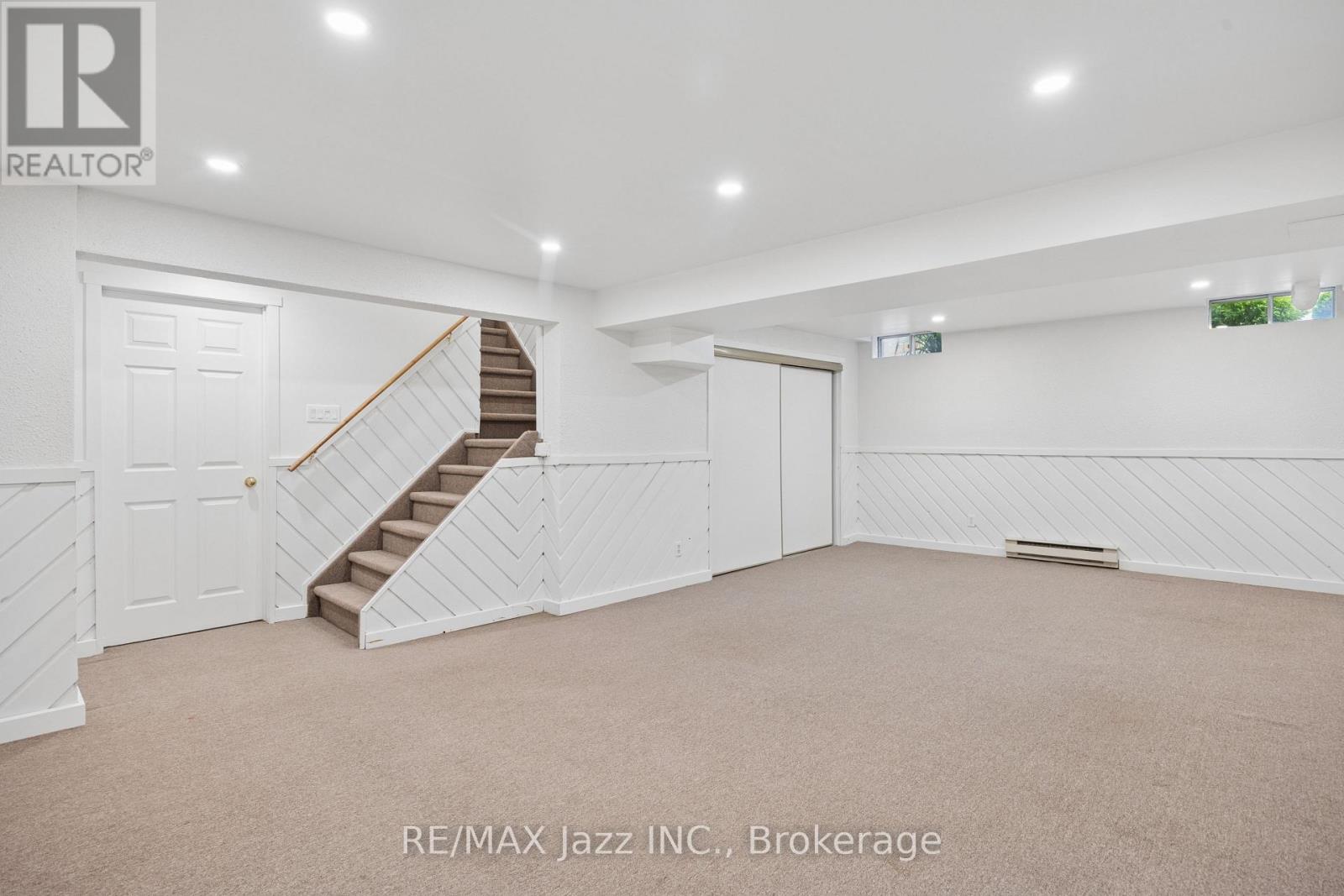 48 BUTTERFIELD CRESCENT - 26