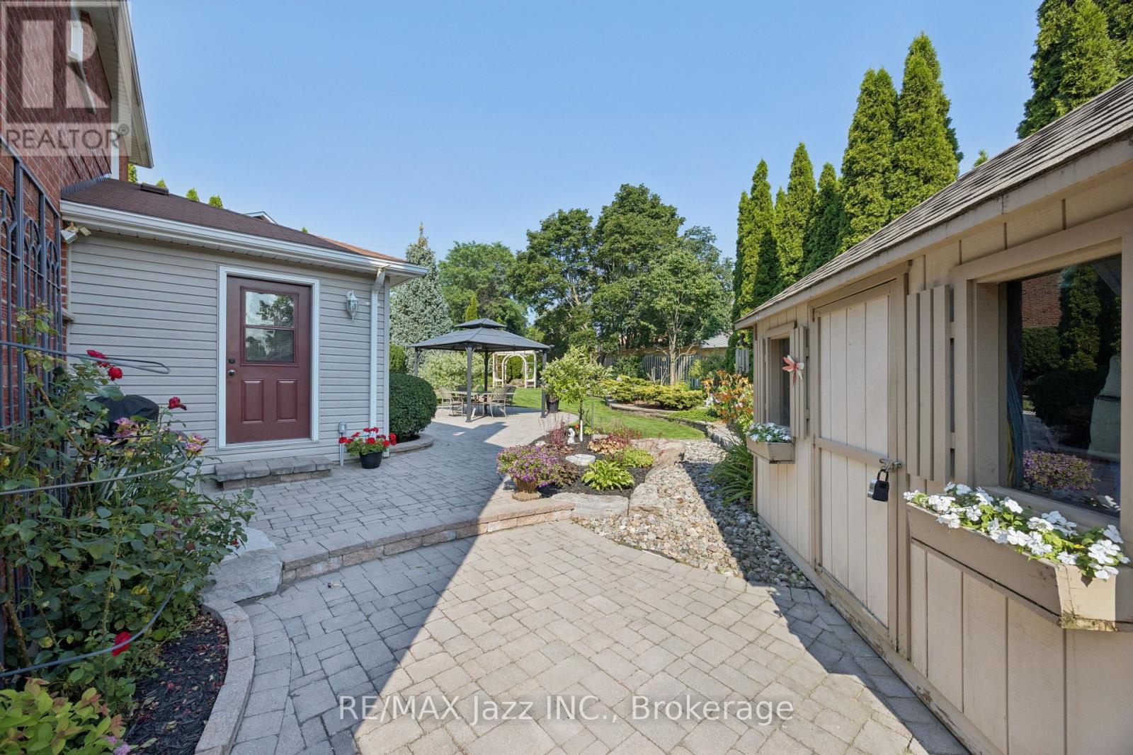48 BUTTERFIELD CRESCENT - 28