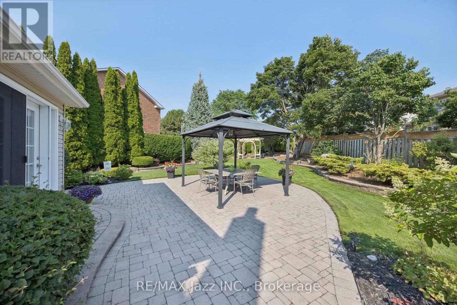 48 BUTTERFIELD CRESCENT - 29