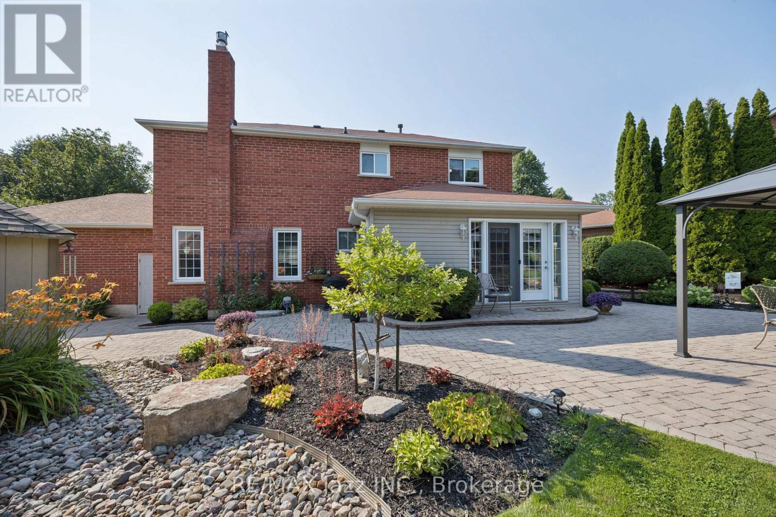 48 BUTTERFIELD CRESCENT - 30