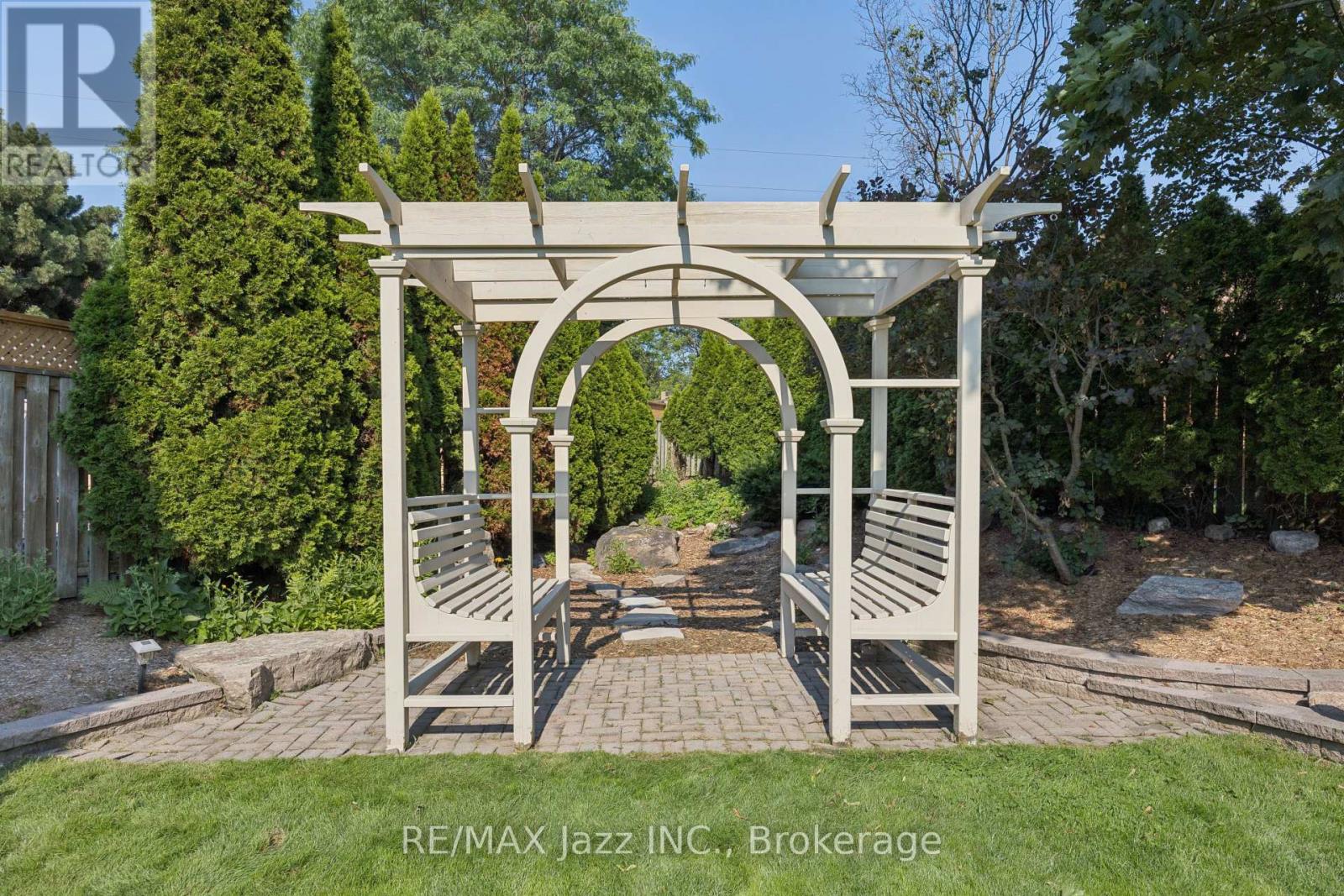 48 BUTTERFIELD CRESCENT - 31