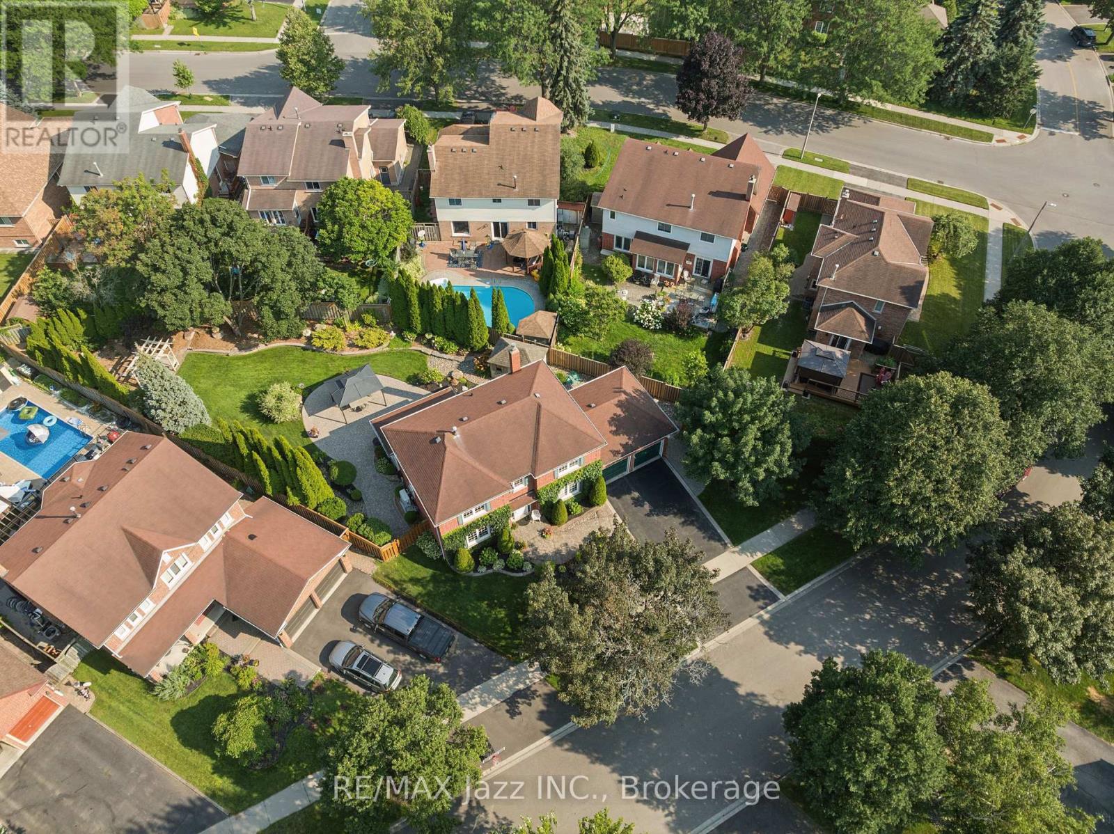 48 BUTTERFIELD CRESCENT - 35