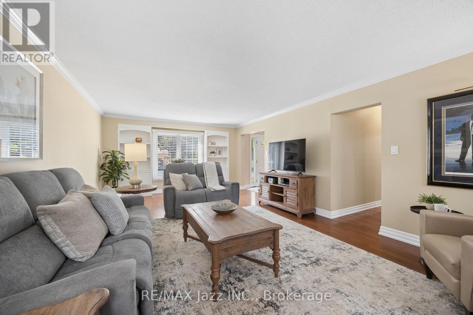 48 BUTTERFIELD CRESCENT - 8