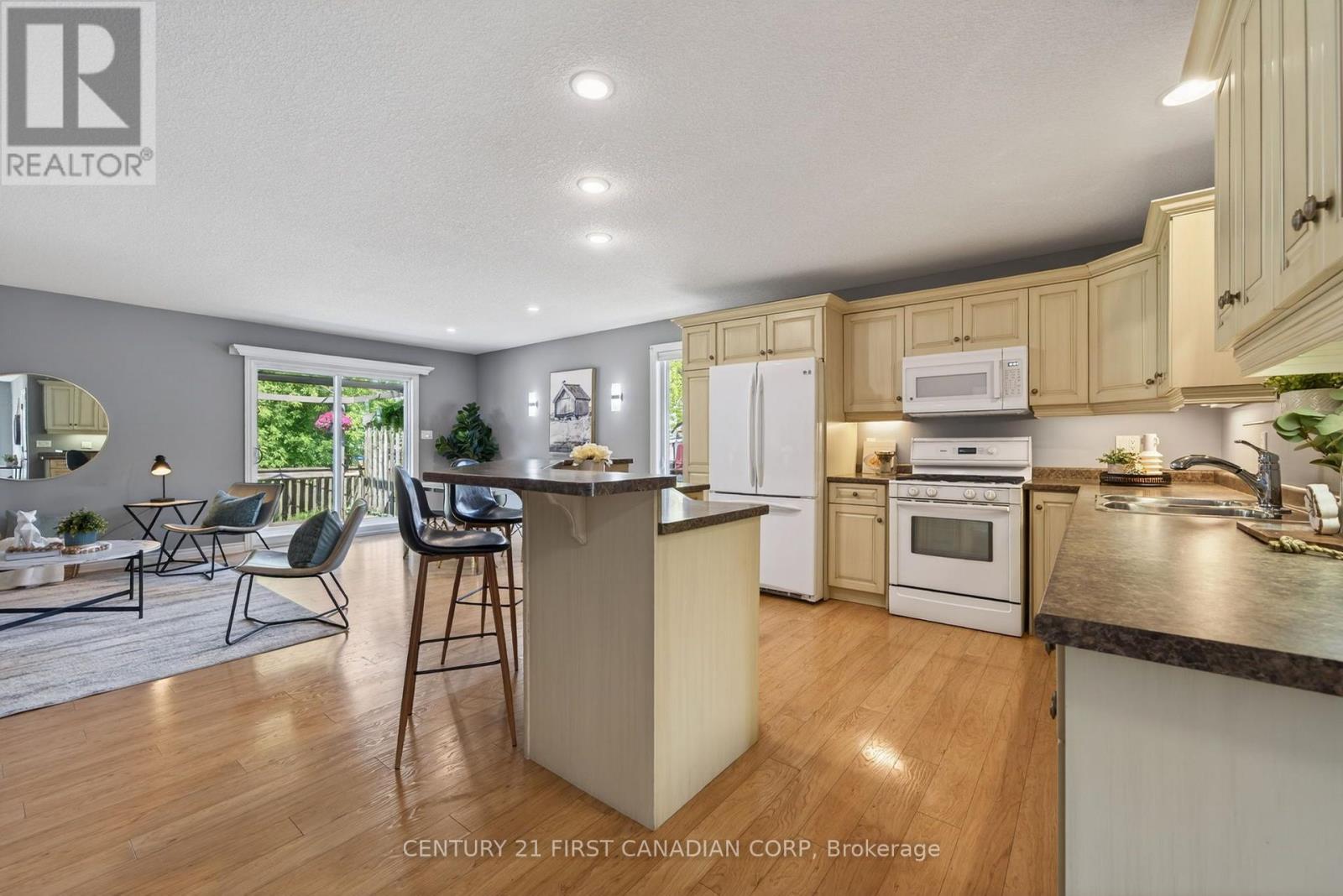 171 FRANCIS STREET - 4