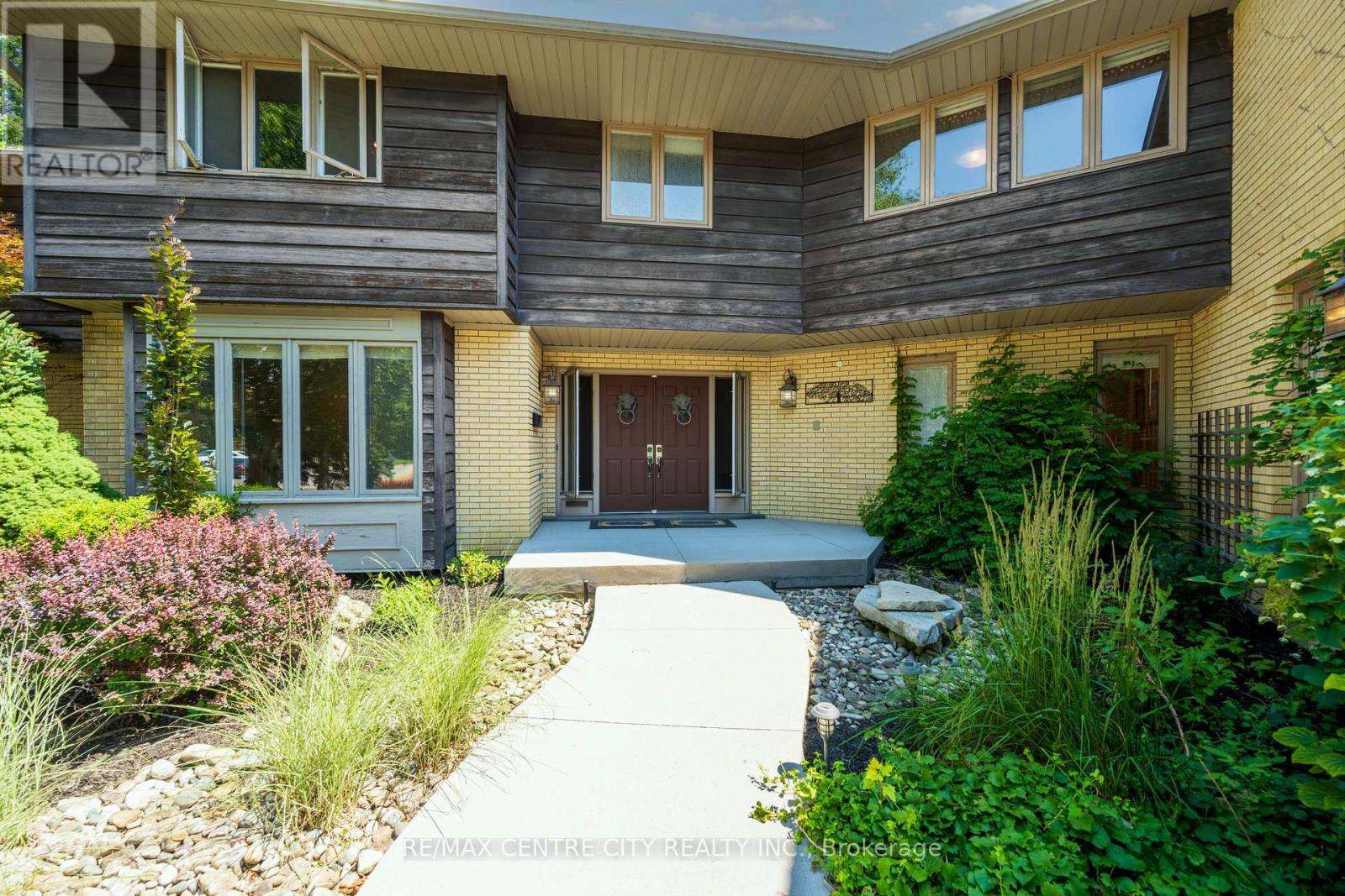255 MILL POND CRESCENT - 11