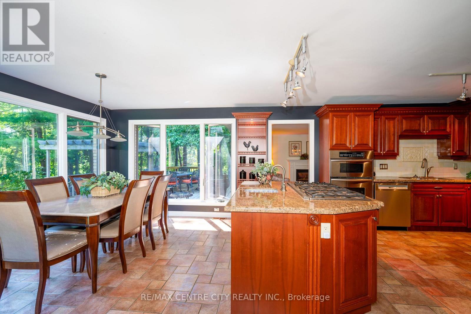 255 MILL POND CRESCENT - 15