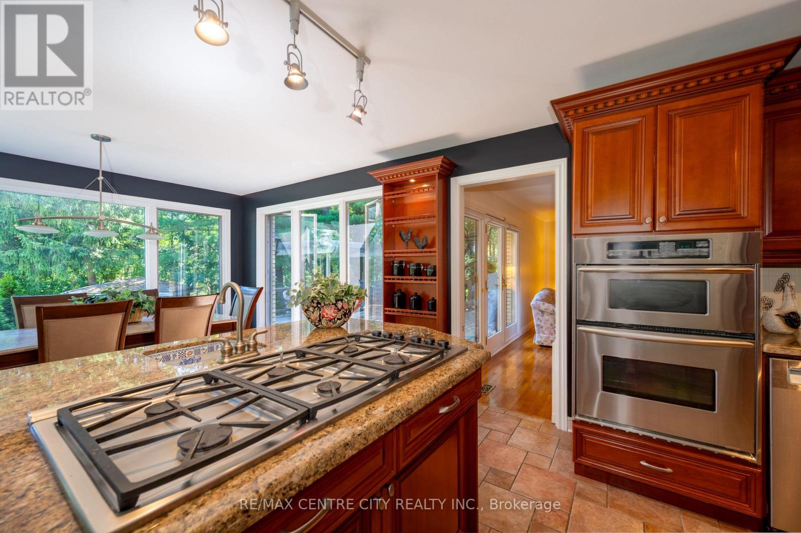 255 MILL POND CRESCENT - 19