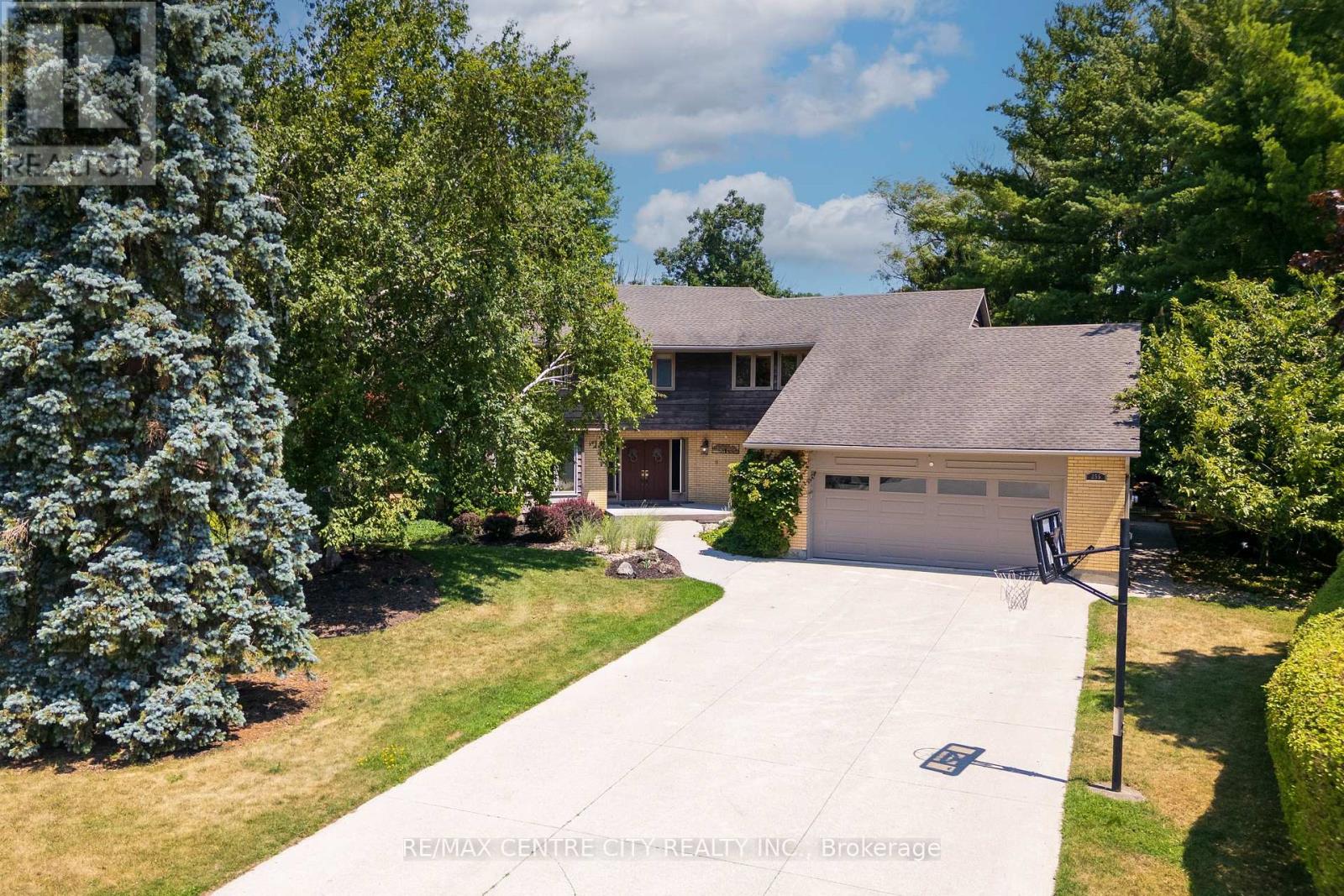 255 MILL POND CRESCENT - 2