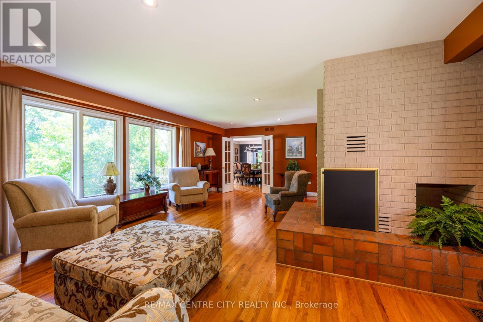 255 MILL POND CRESCENT - 23