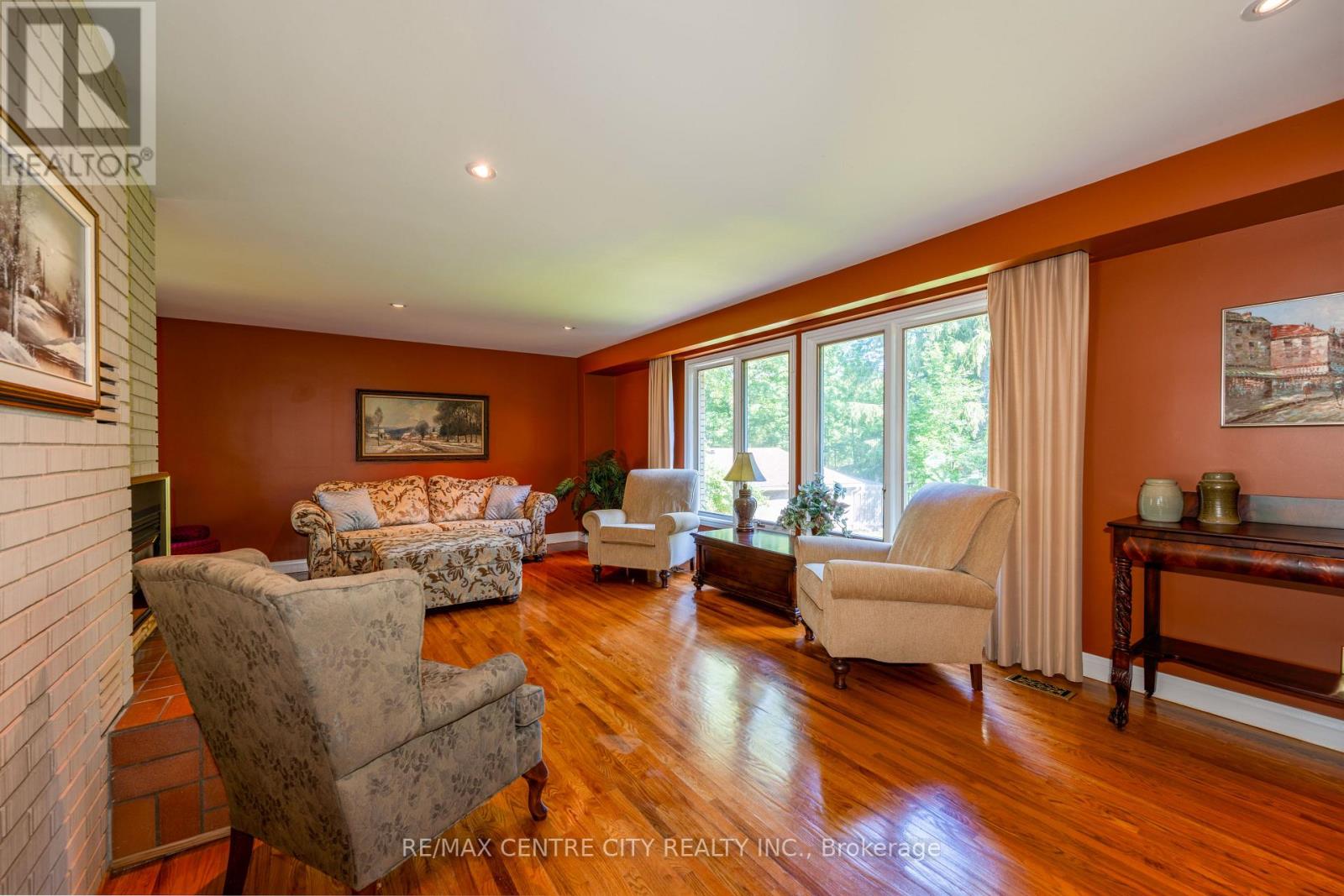 255 MILL POND CRESCENT - 25
