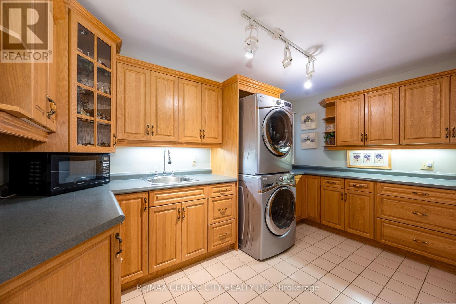 255 MILL POND CRESCENT - 26