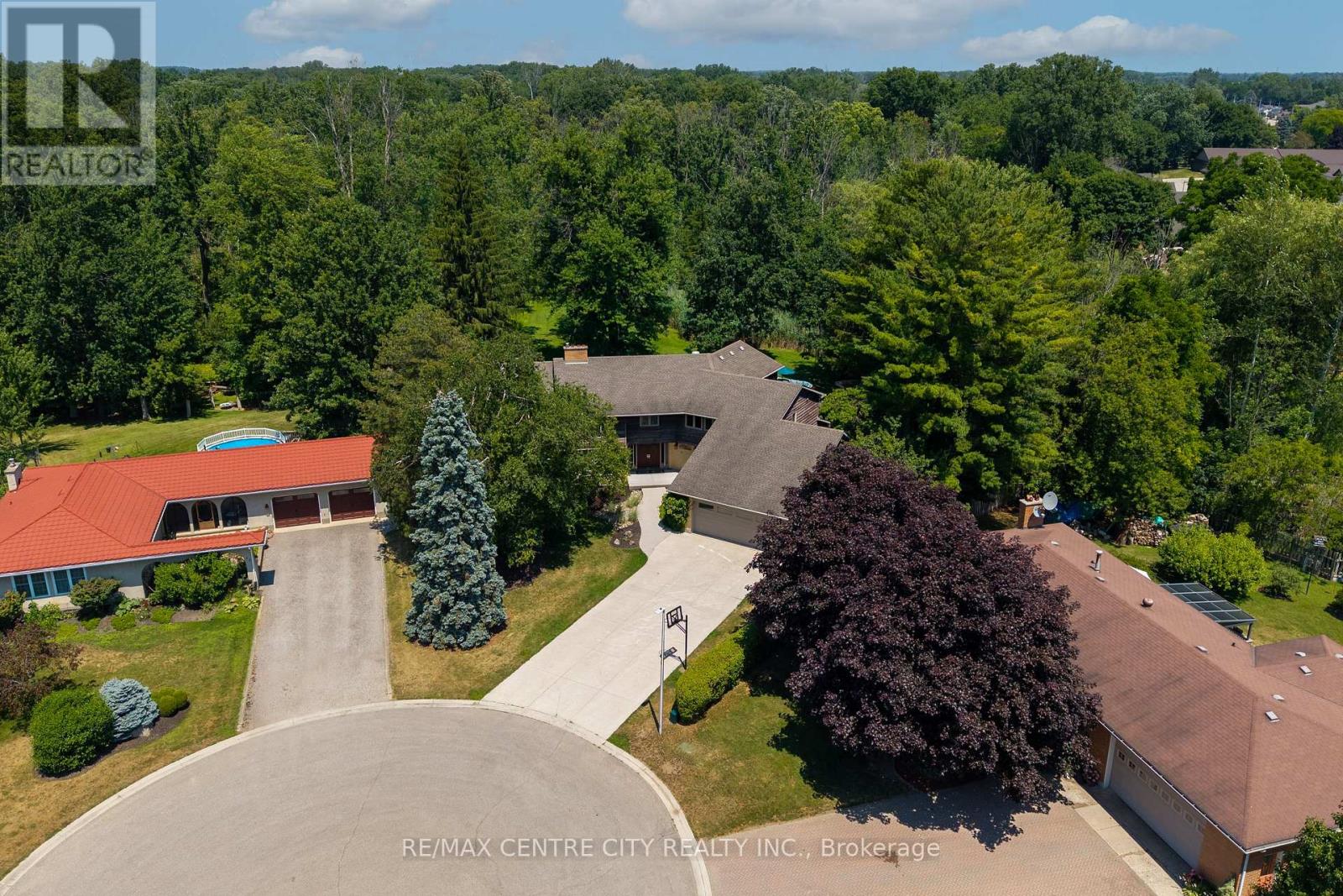 255 MILL POND CRESCENT - 3
