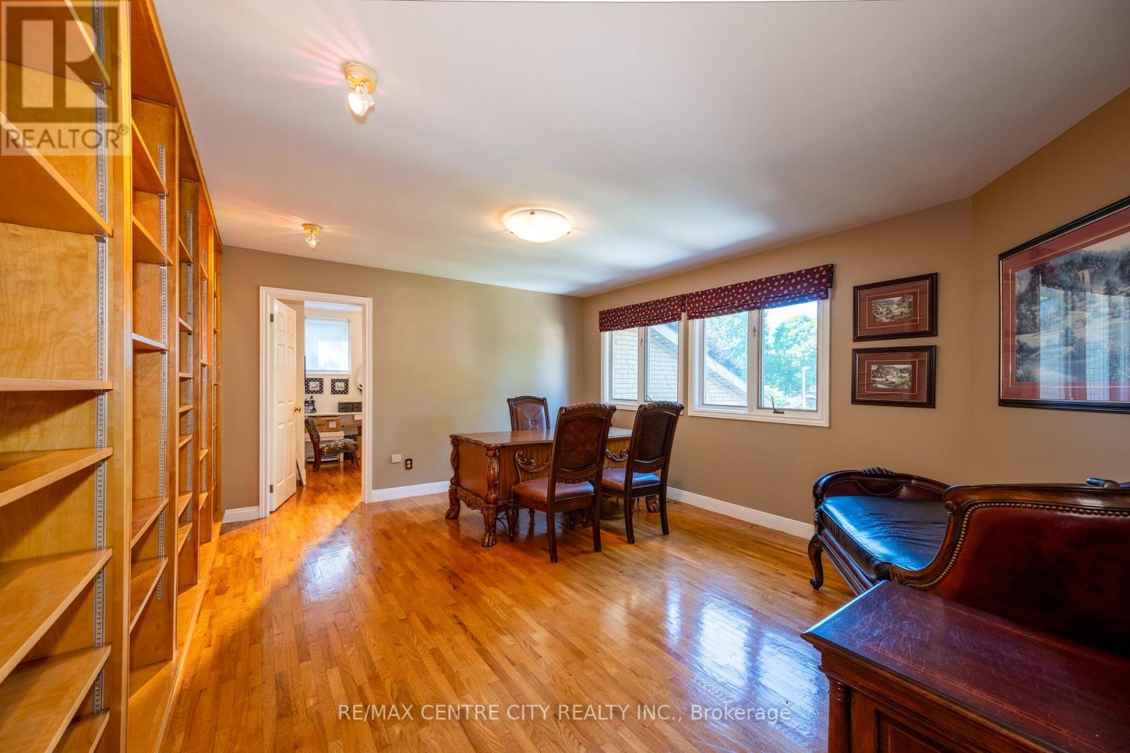 255 MILL POND CRESCENT - 30