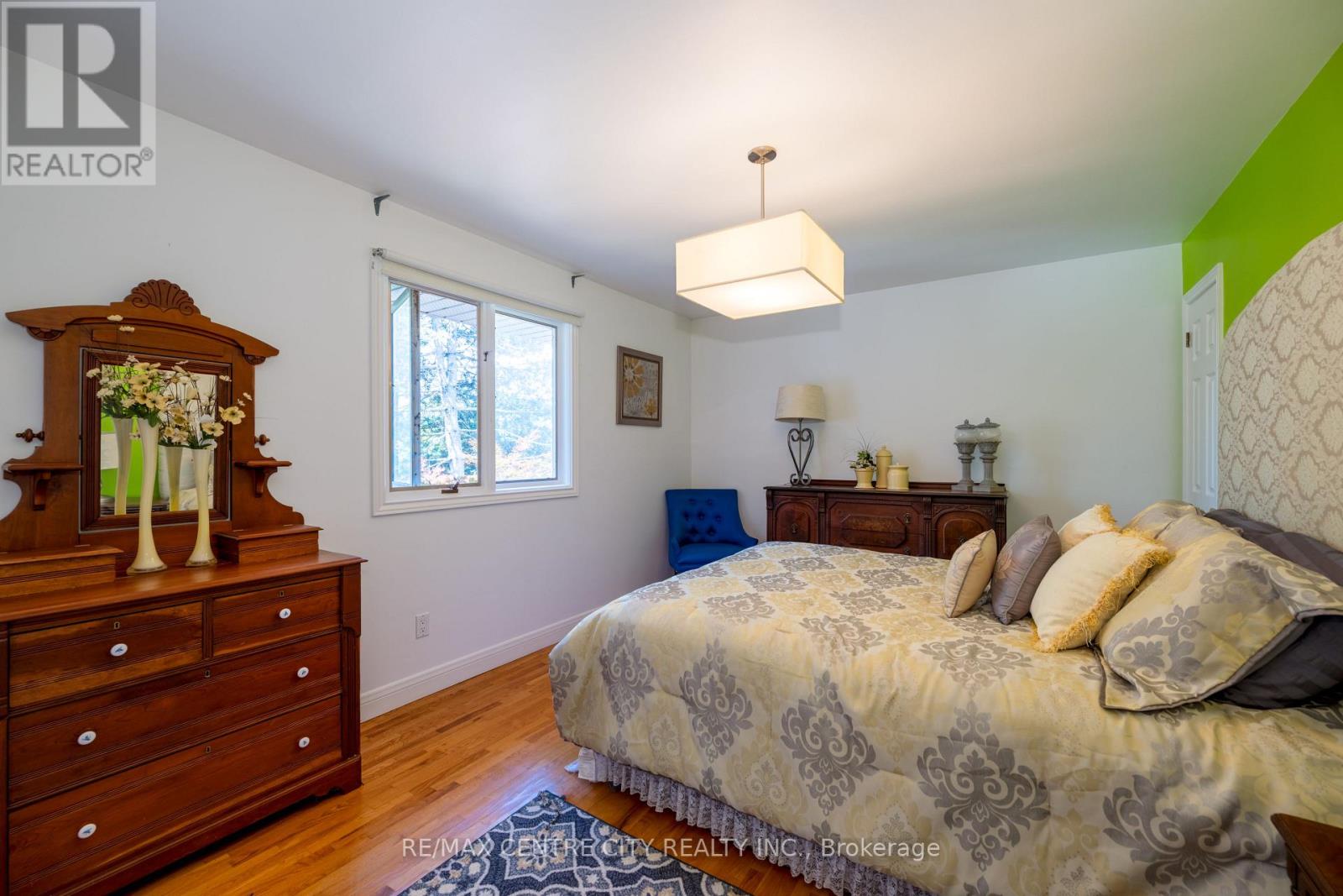 255 MILL POND CRESCENT - 32