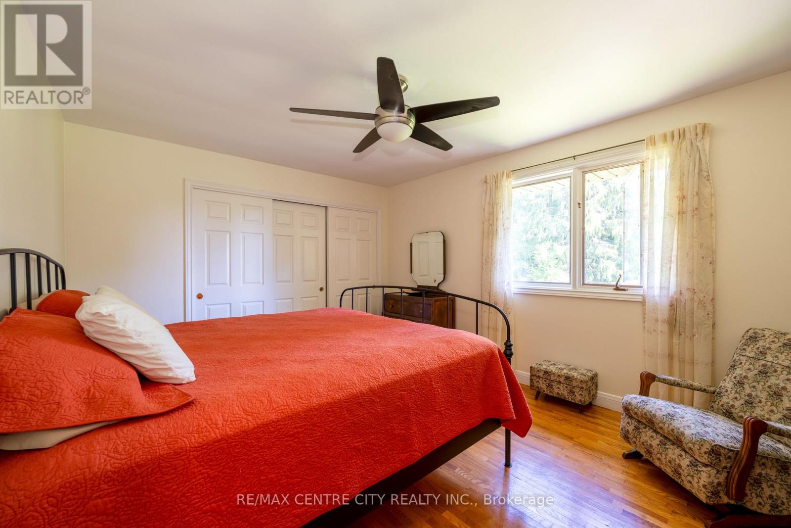 255 MILL POND CRESCENT - 33