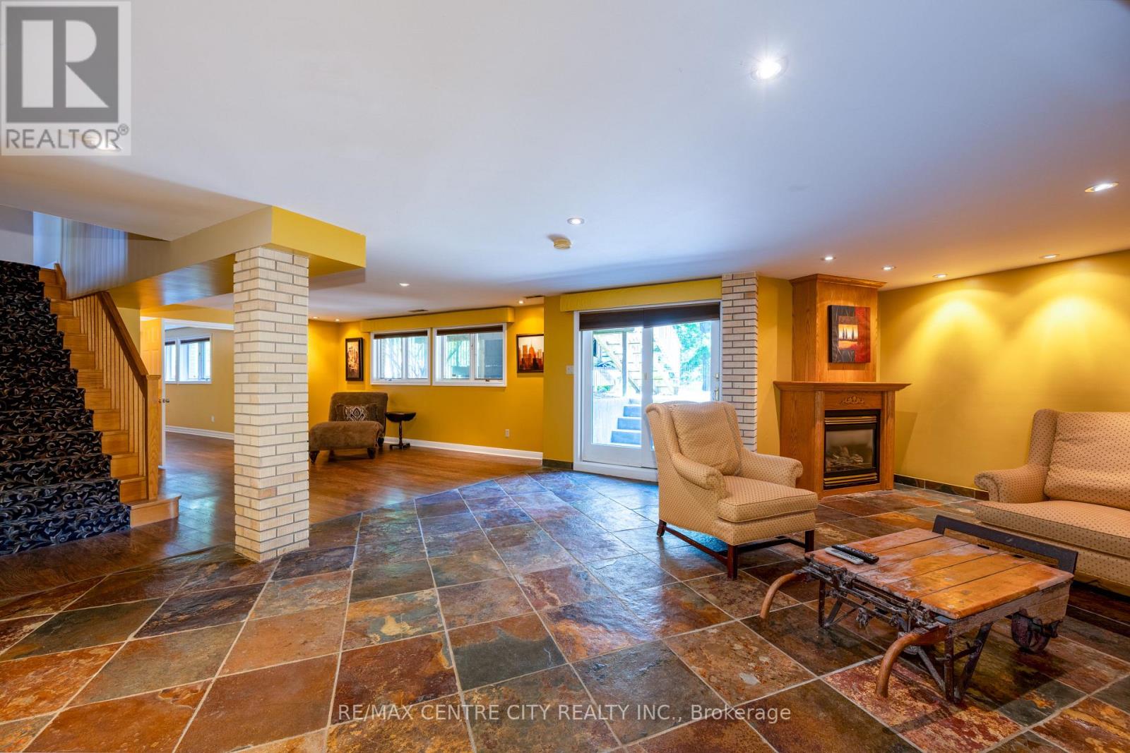 255 MILL POND CRESCENT - 35