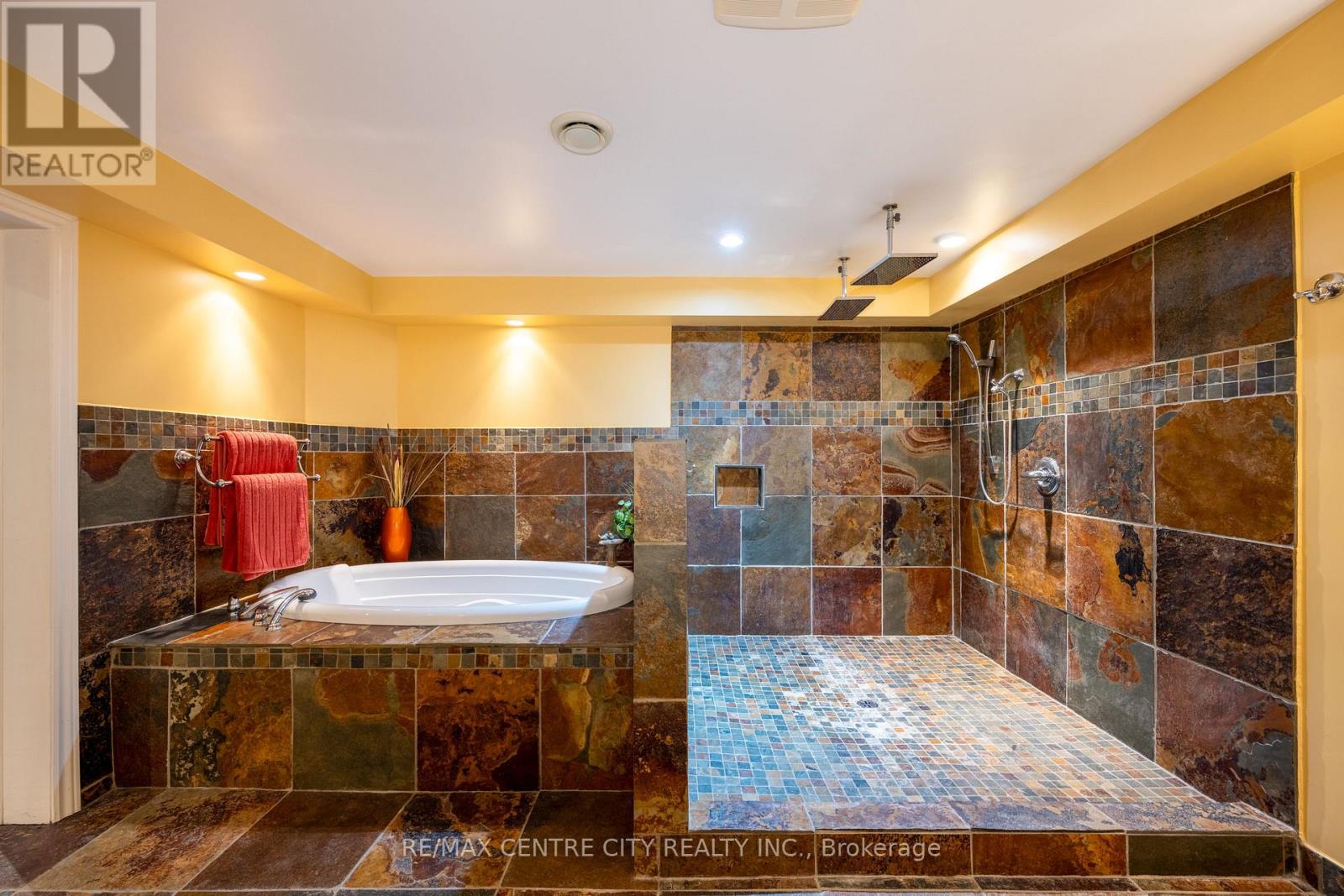 255 MILL POND CRESCENT - 38