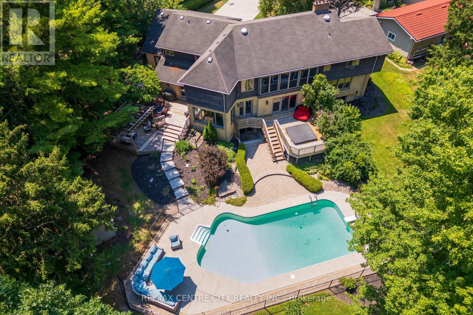 255 MILL POND CRESCENT - 4