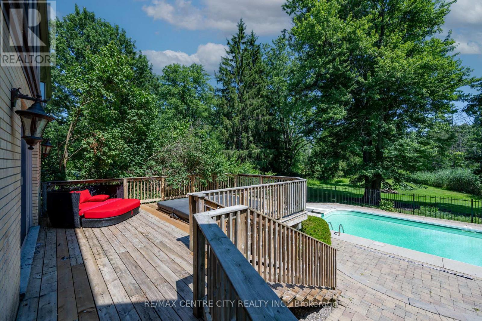 255 MILL POND CRESCENT - 41
