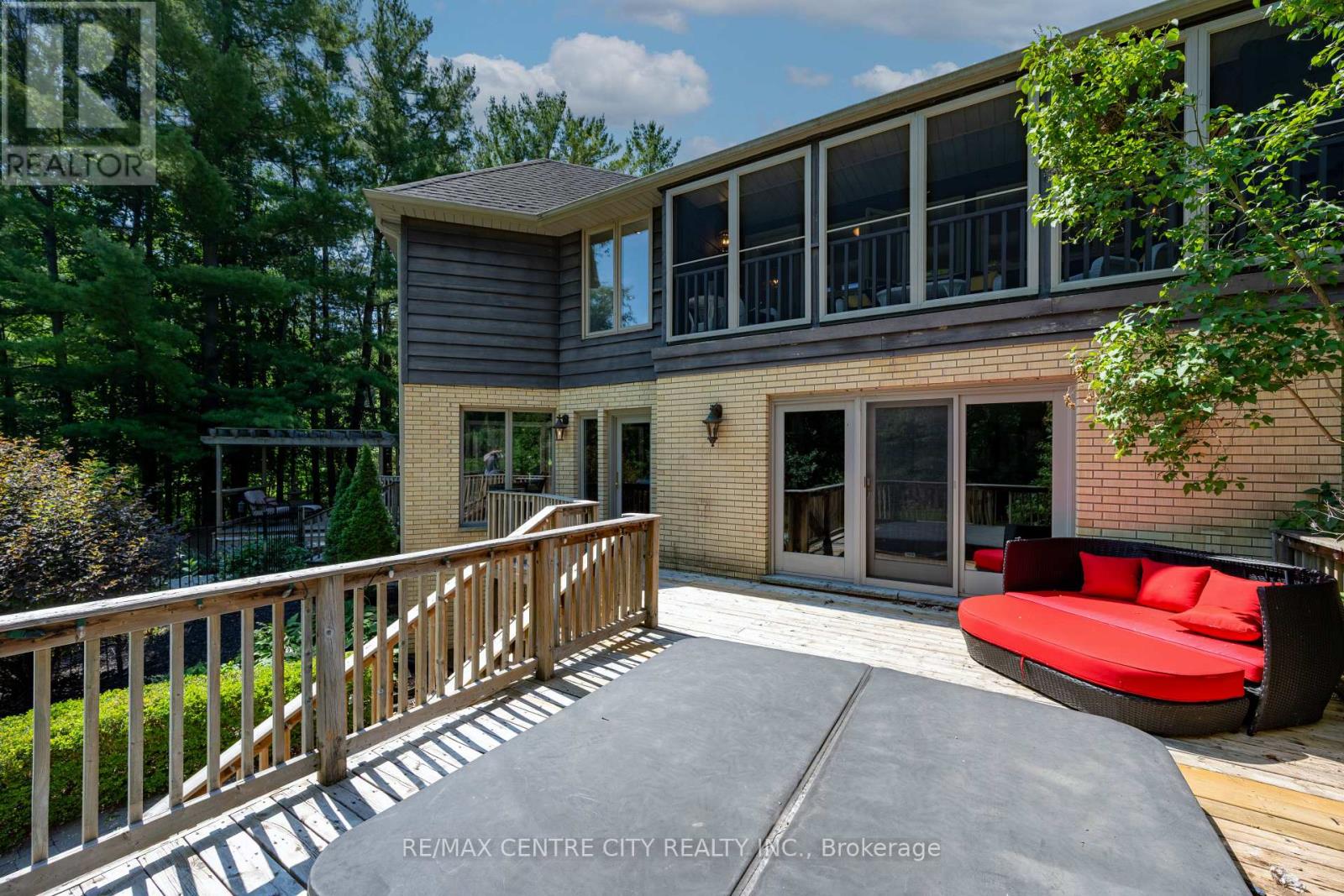255 MILL POND CRESCENT - 42