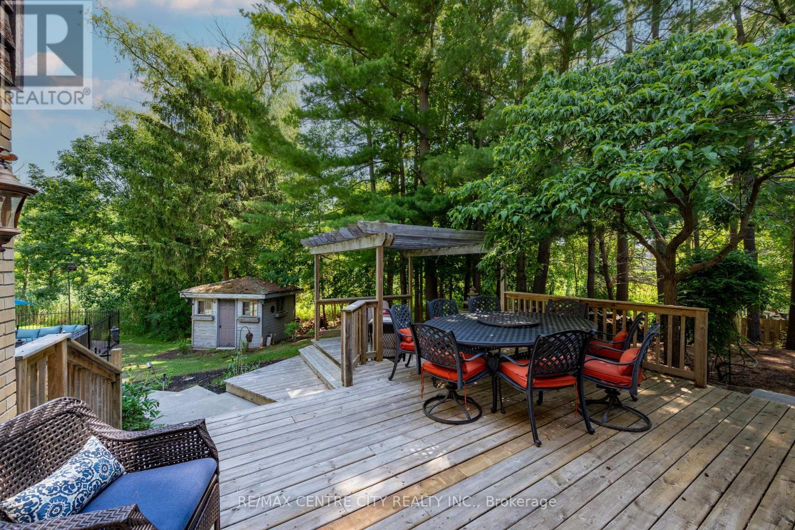 255 MILL POND CRESCENT - 43