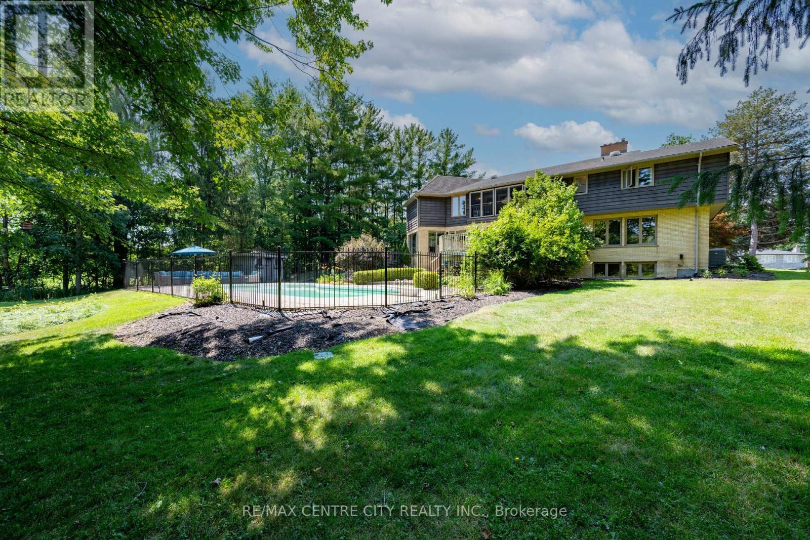 255 MILL POND CRESCENT - 45