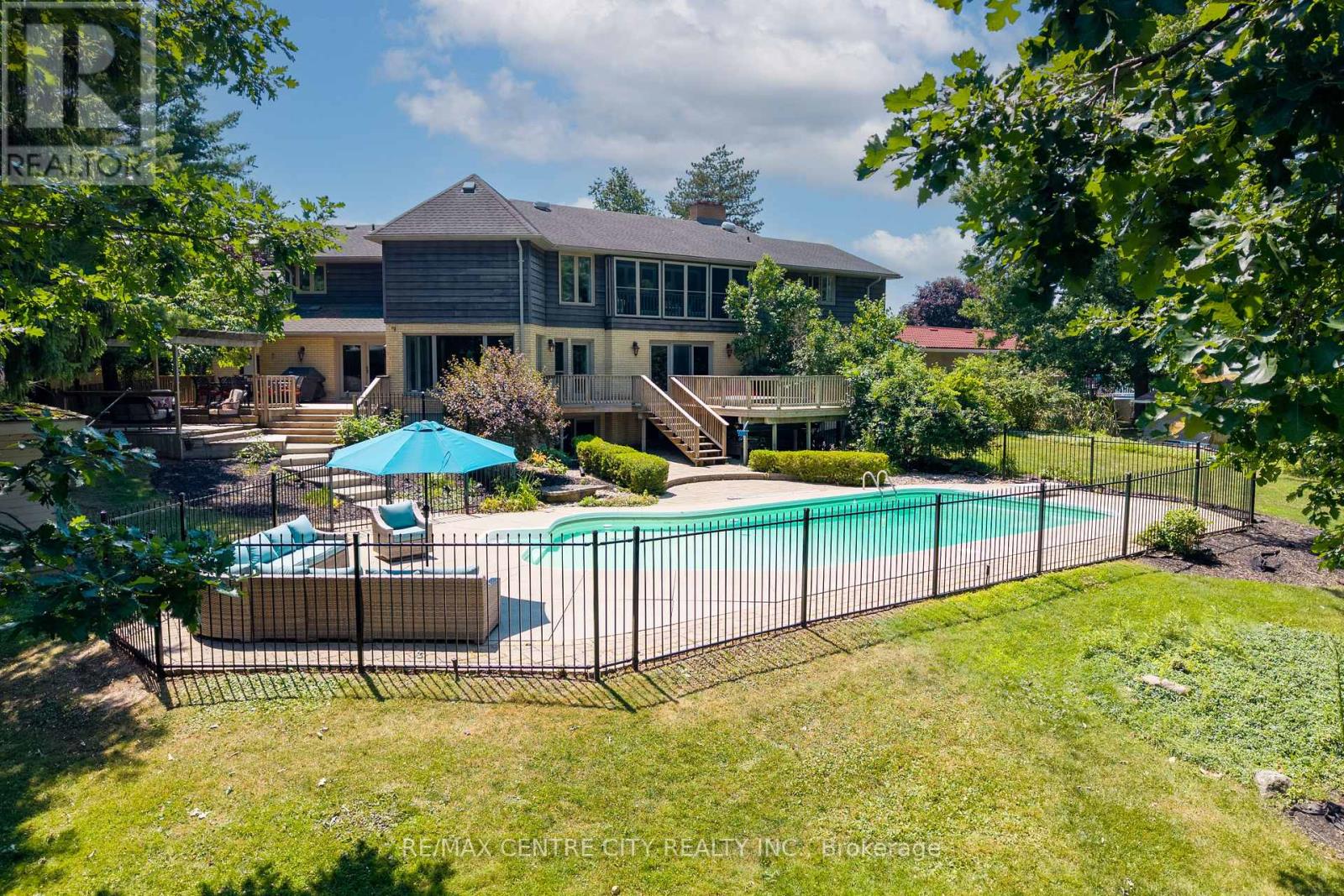 255 MILL POND CRESCENT - 5