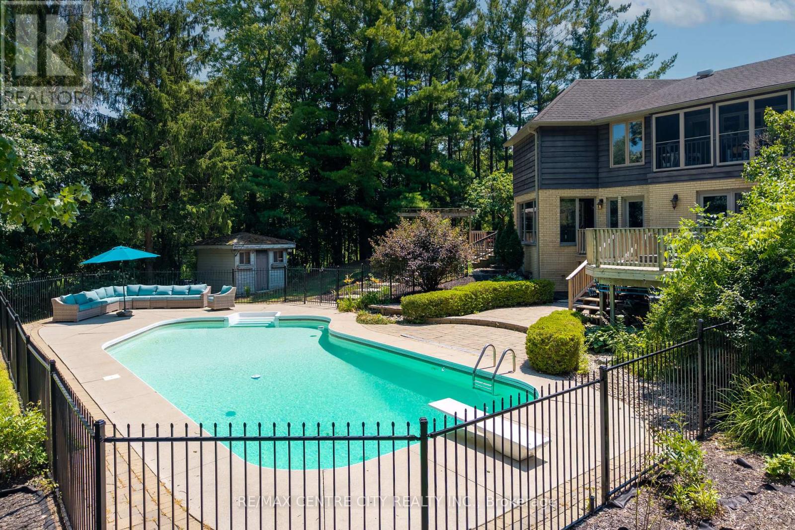 255 MILL POND CRESCENT - 6