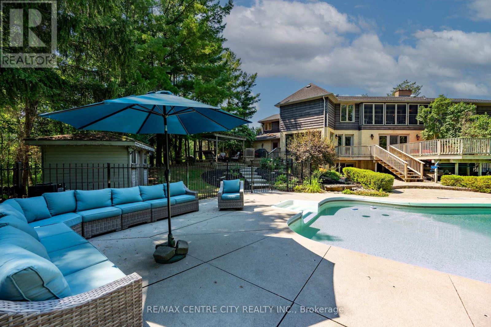 255 MILL POND CRESCENT - 7