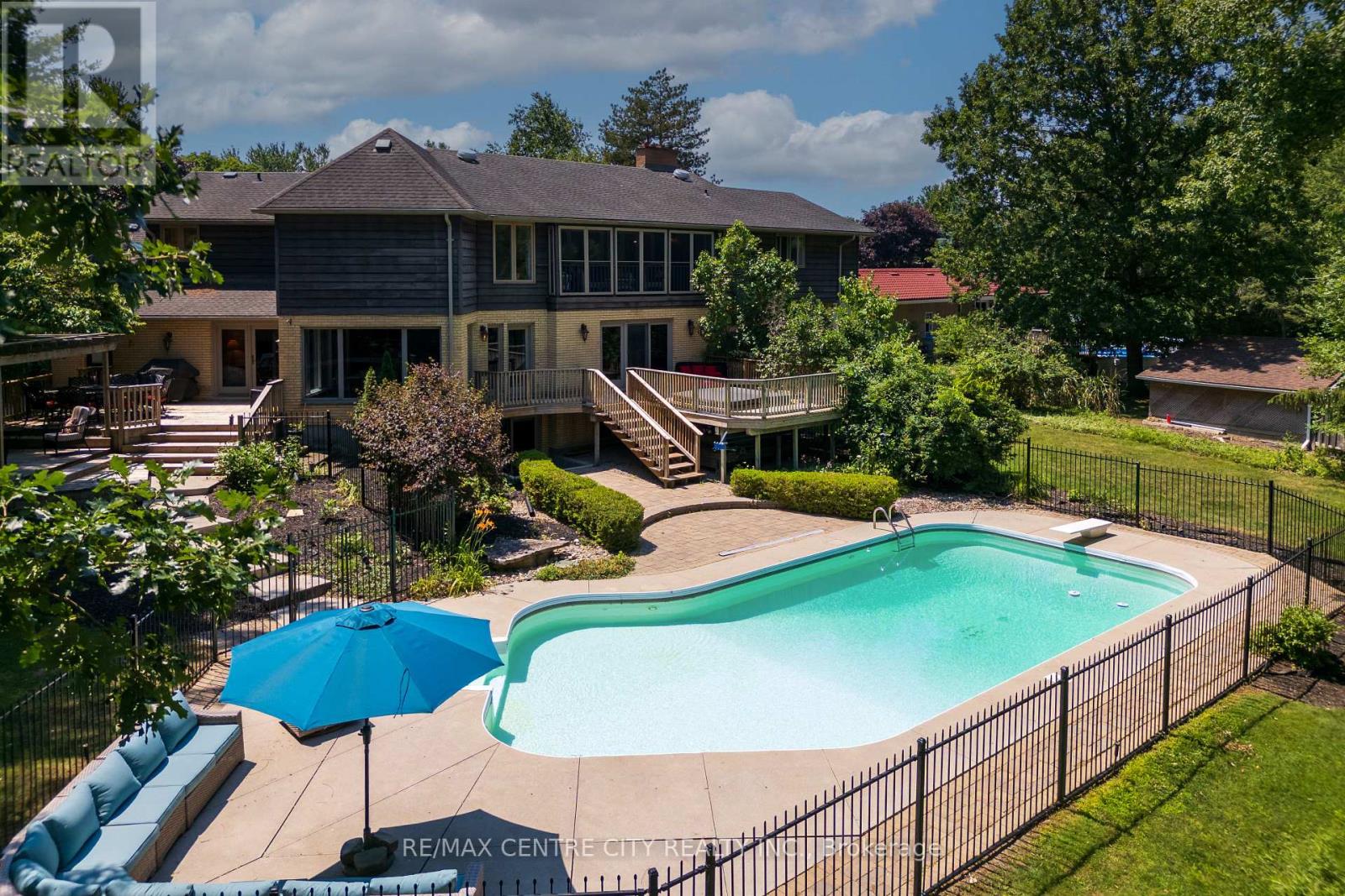 255 MILL POND CRESCENT - 8