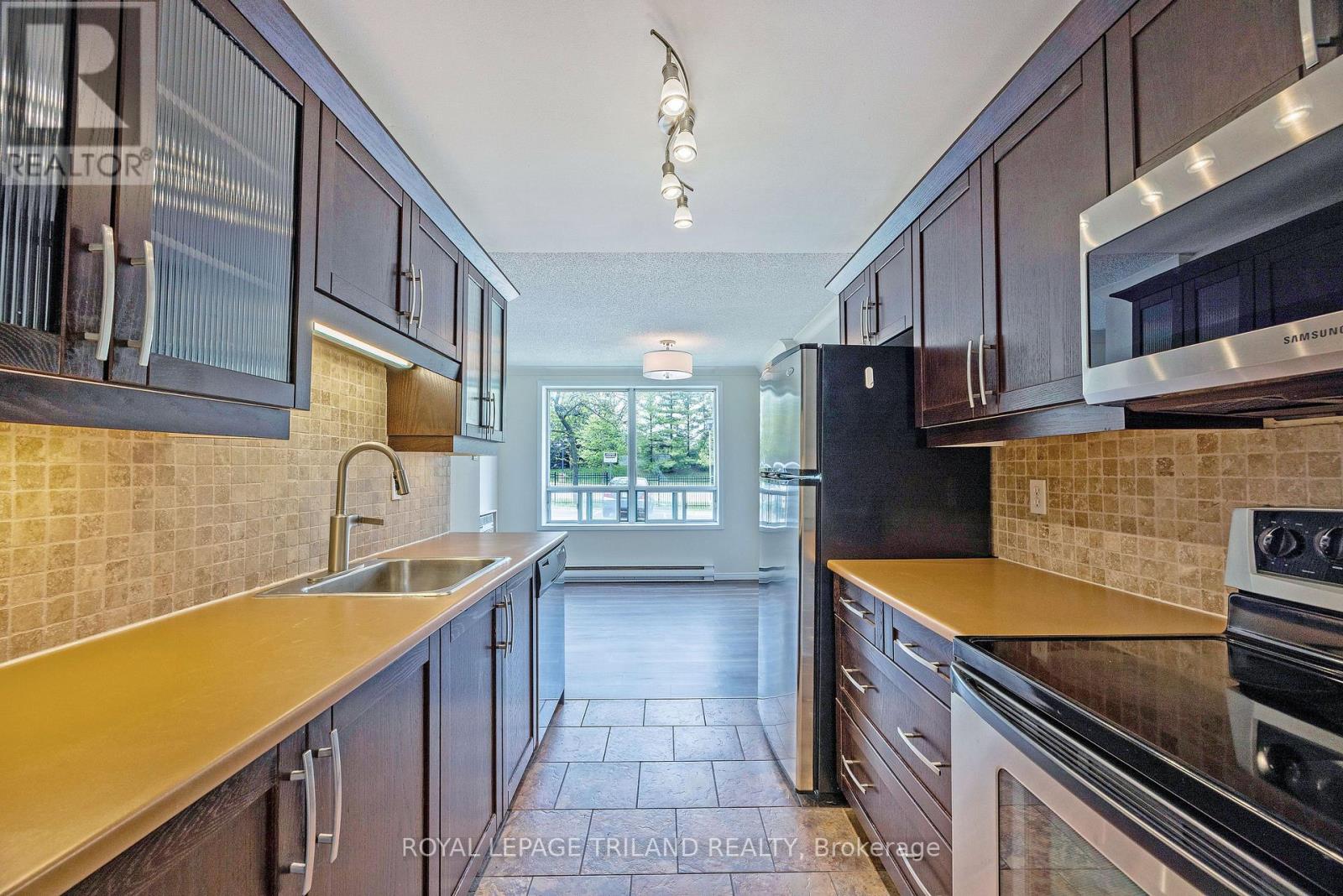 #105 333 COMMISSIONERS ROAD W - 15