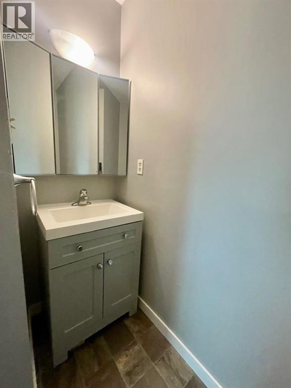 #306B 5611 9 Avenue - 16