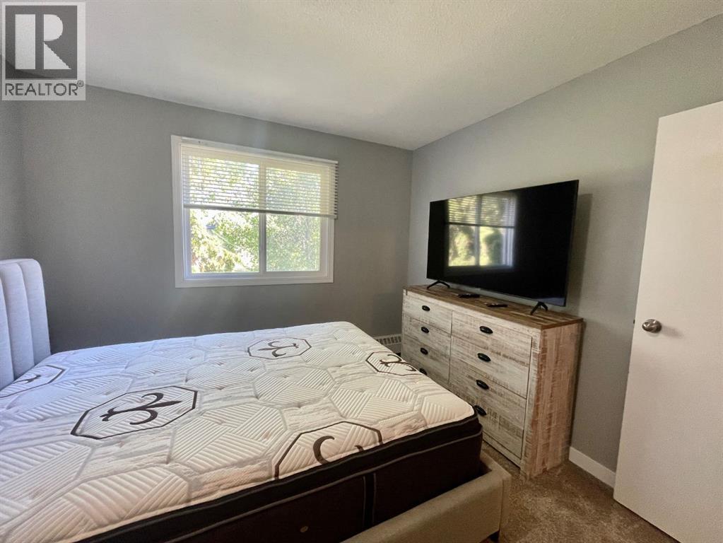 #306B 5611 9 Avenue - 18