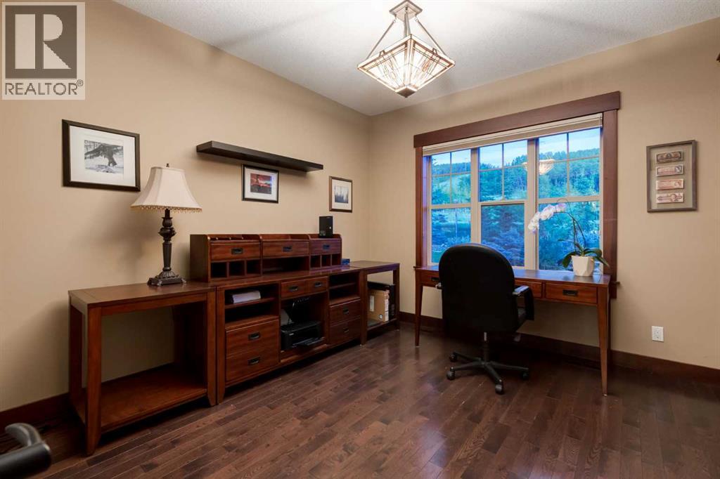 250 CRESTRIDGE Place SW - 22