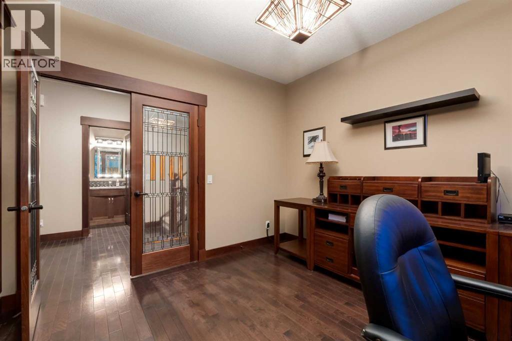 250 CRESTRIDGE Place SW - 23