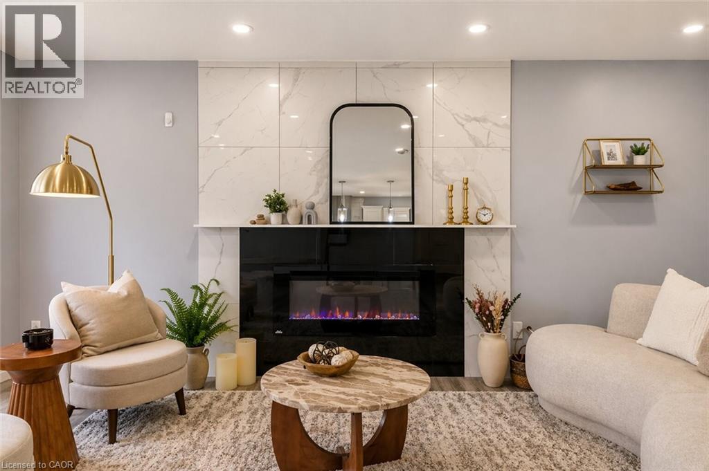 86 CARLYLE Drive - 3