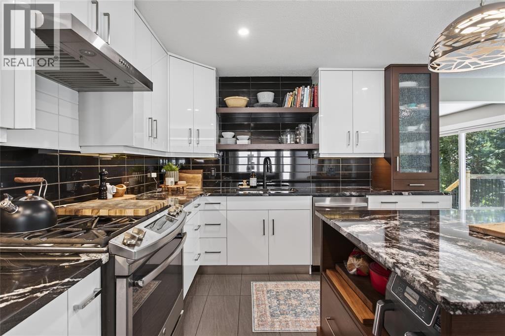 1727 MATER DRIVE - 17