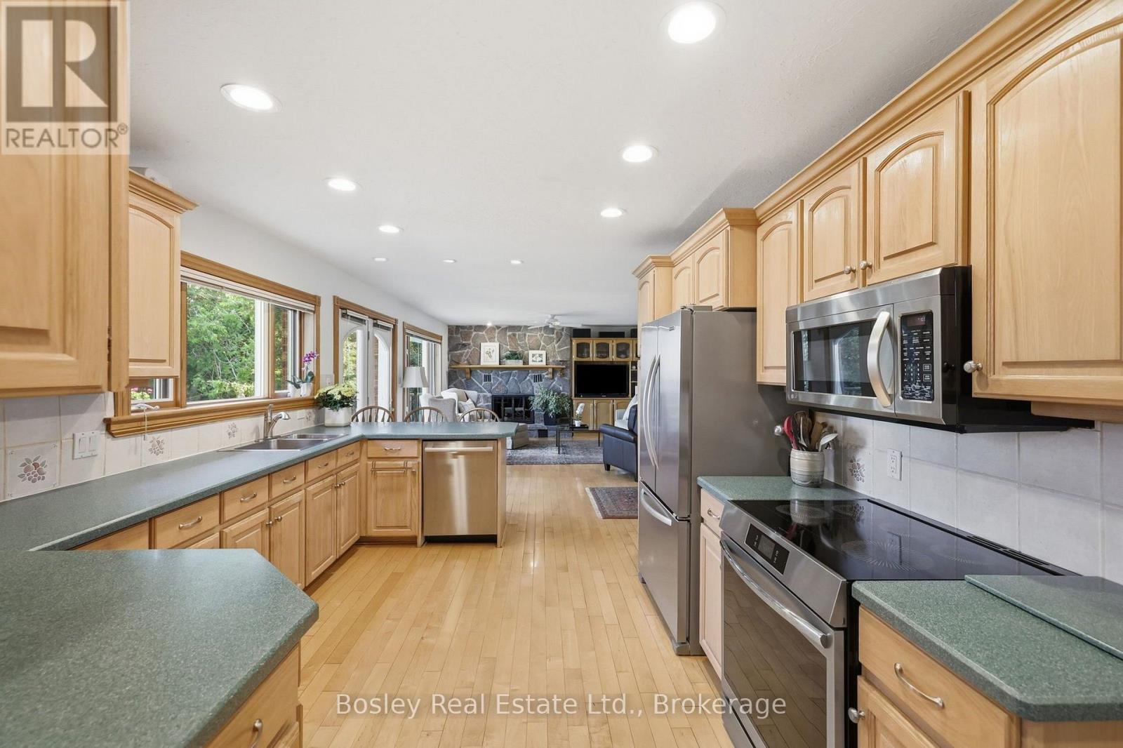 124 BARTLETT BOULEVARD - Image 12
