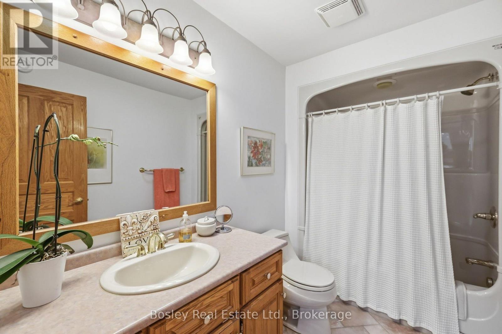 124 BARTLETT BOULEVARD - Image 28