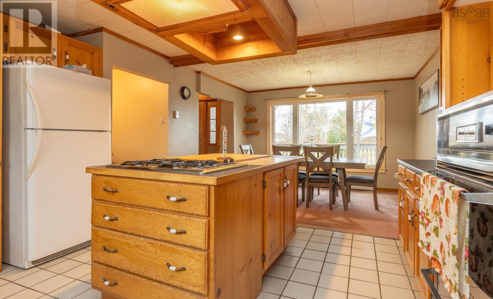 9333 Highway 3 - 7
