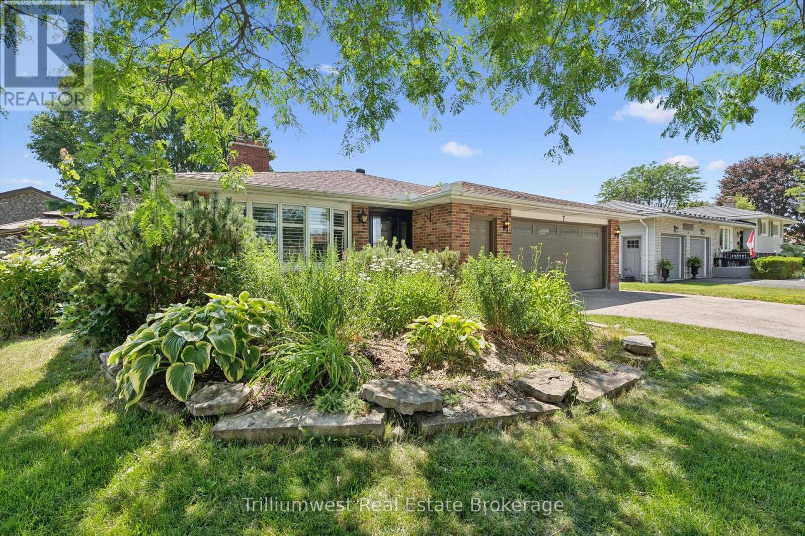 7 TEAKWOOD PLACE - Image 4